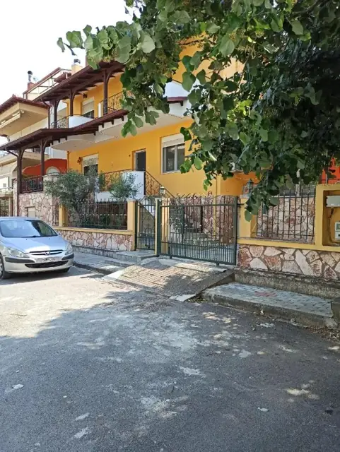 Το σπίτι από τον δρόμο